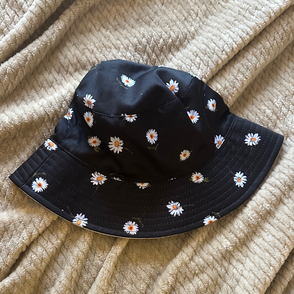 Alice + Olivia White Bucket Hat